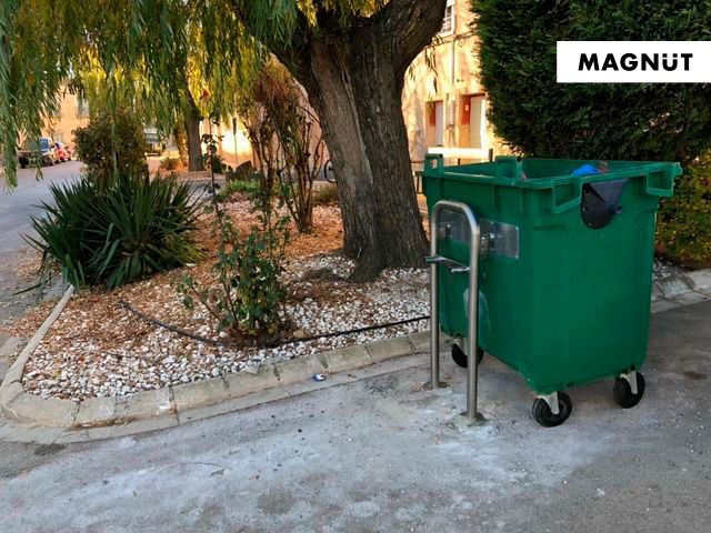 Instalación de sujeta contenedores en Bonete